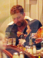 PEOPLE - Joshua Jackson beim romantischen Dinner-Date mit einer unbekannten Frau