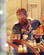 PEOPLE - Joshua Jackson beim romantischen Dinner-Date mit einer unbekannten Frau