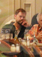 PEOPLE - Joshua Jackson beim romantischen Dinner-Date mit einer unbekannten Frau