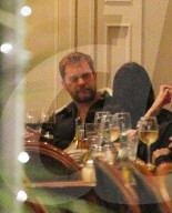 PEOPLE - Joshua Jackson beim romantischen Dinner-Date mit einer unbekannten Frau