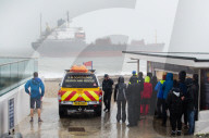 NEWS - Noch immer steckt das Containerschiff vor Küste Cornwalls fest