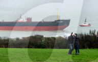 NEWS - Noch immer steckt das Containerschiff vor Küste Cornwalls fest