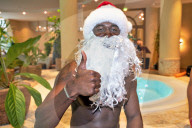 FEATURE - Weihnachtsmann-Workout am Pool