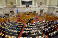 NEWS - Athen: Regierung berät Budget - Bürger protestieren auf den Strassen