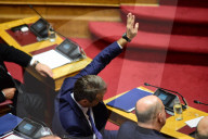 NEWS - Athen: Regierung berät Budget - Bürger protestieren auf den Strassen