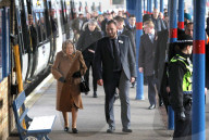 PEOPLE - Queen Elizabeth reist mit dem Zug nach Sandringham