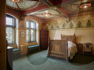 PEOPLE - Led Zeppelin-Gründer Jimmy Page wohnt in einem viktorianischen Schloss in London