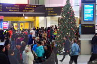 NEWS - London: Passagiere warten auf ihren Flug in Gatwick