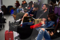 NEWS - London: Passagiere warten auf ihren Flug in Gatwick