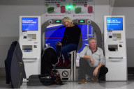 NEWS - London: Passagiere warten auf ihren Flug in Gatwick