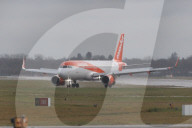 NEWS - London: In Gatwick starten und landen wieder Flugzeuge
