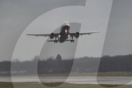 NEWS - London: In Gatwick starten und landen wieder Flugzeuge