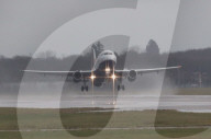 NEWS - London: In Gatwick starten und landen wieder Flugzeuge