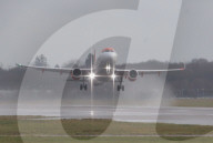 NEWS - London: In Gatwick starten und landen wieder Flugzeuge