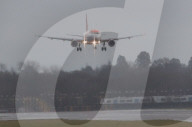 NEWS - London: In Gatwick starten und landen wieder Flugzeuge