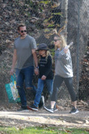 PEOPLE - Kristen Bell spaziert mit der Familie durch den Park