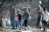 PEOPLE - Kristen Bell spaziert mit der Familie durch den Park