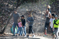 PEOPLE - Kristen Bell spaziert mit der Familie durch den Park