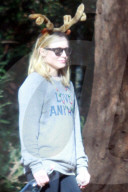 PEOPLE - Kristen Bell spaziert mit der Familie durch den Park