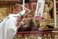 NEWS - Papst erteilt Urbi et Orbi in Rom