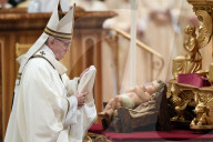 NEWS - Papst erteilt Urbi et Orbi in Rom