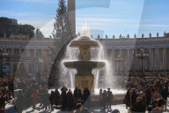 NEWS - Papst erteilt Urbi et Orbi in Rom