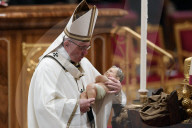 NEWS - Papst erteilt Urbi et Orbi in Rom
