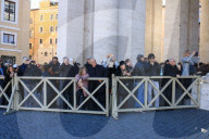 NEWS - Papst erteilt Urbi et Orbi in Rom