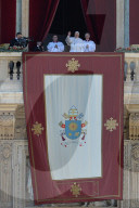 NEWS - Papst erteilt Urbi et Orbi in Rom