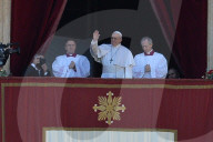 NEWS - Papst erteilt Urbi et Orbi in Rom
