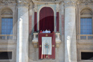 NEWS - Papst erteilt Urbi et Orbi in Rom