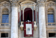 NEWS - Papst erteilt Urbi et Orbi in Rom