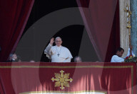 NEWS - Papst erteilt Urbi et Orbi in Rom