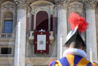 NEWS - Papst erteilt Urbi et Orbi in Rom