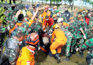 NEWS - Indonesien: Behörden weiten Suche nach Tsunami-Opfern aus