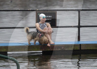 FEATURE - Schwimmen in eisigen Temperaturen im Serpentine Club im Hyde Park