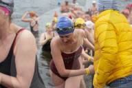 FEATURE - Schwimmen in eisigen Temperaturen im Serpentine Club im Hyde Park