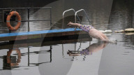 FEATURE - Schwimmen in eisigen Temperaturen im Serpentine Club im Hyde Park