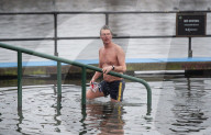 FEATURE - Schwimmen in eisigen Temperaturen im Serpentine Club im Hyde Park