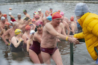 FEATURE - Schwimmen in eisigen Temperaturen im Serpentine Club im Hyde Park