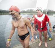 FEATURE - Schwimmen in eisigen Temperaturen im Serpentine Club im Hyde Park