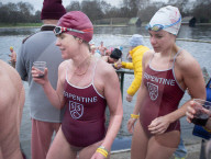 FEATURE - Schwimmen in eisigen Temperaturen im Serpentine Club im Hyde Park