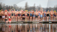 FEATURE - Schwimmen in eisigen Temperaturen im Serpentine Club im Hyde Park