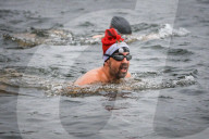 FEATURE - Schwimmen in eisigen Temperaturen im Serpentine Club im Hyde Park