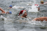 FEATURE - Schwimmen in eisigen Temperaturen im Serpentine Club im Hyde Park