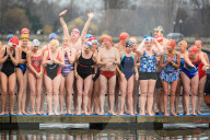 FEATURE - Schwimmen in eisigen Temperaturen imSerpentine Club im Hyde Park