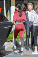 PEOPLE -  Selena Gomez geht stylish ins Pilates in LA