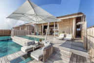 FEATURE - Ferien im Paradis