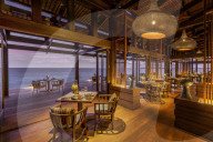 FEATURE - Ferien im Paradis