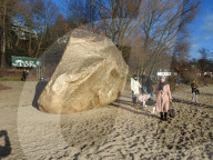 FEATURE - Goldklumpen am Hamburger Elbstrand